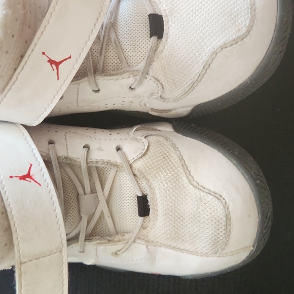 Jordan Nike Boys Runners Size 12  kids white w blk & red - Picture 6 of 6